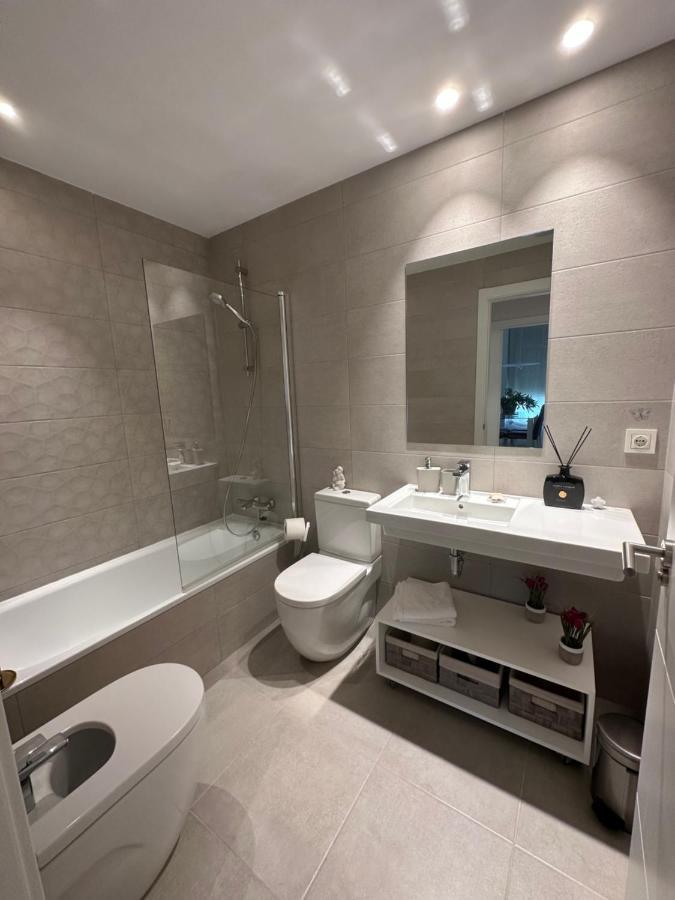 Apartamento A estrenar amplio con piscina y parking Getxo Exterior foto